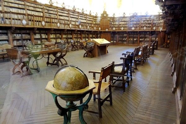 Một góc thư viện của Đại học Salamanca