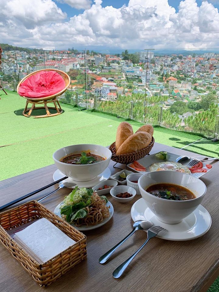 Dalat Golf Café