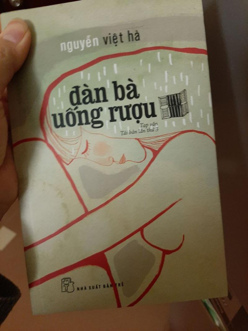 Đàn bà uống rượu