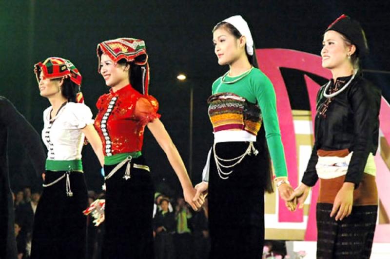 Top 16 Trang phục dân tộc đẹp và độc đáo nhất ở Việt Nam