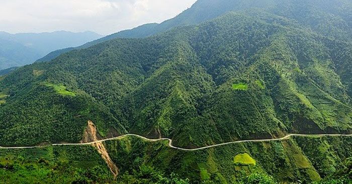 dàn ý phân tích bài thơ Qua đèo ngang - mẫu 1