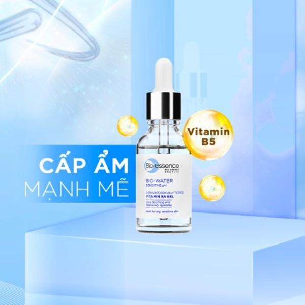 Serum BIO-WATER Vitamin B5 5% có độ mỏng nhẹ và thấm nhanh, để lại cảm giác man mát, dễ chịu chỉ sau 10 giây vỗ lên da.