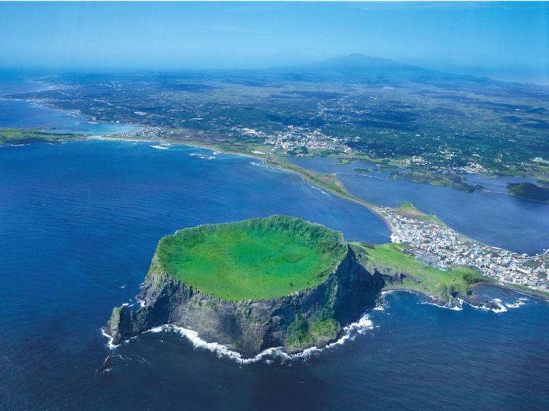 Đảo Jeju có khí hậu vô cùng trong lành, thích hợp cho những chuyến du lịch hoặc dã ngoại dài ngày.