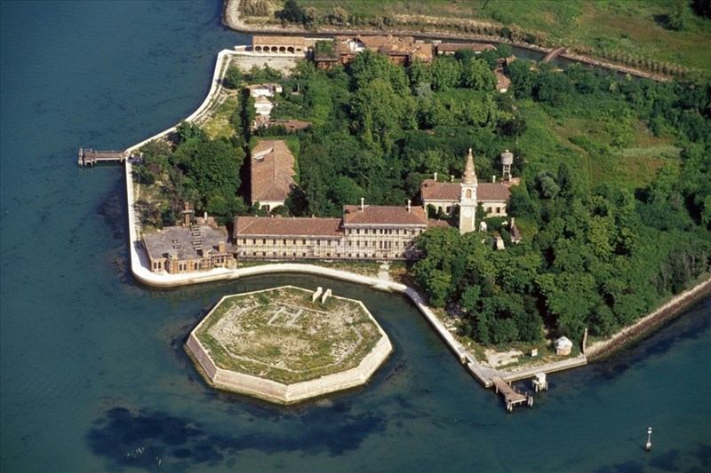 Đảo Poveglia, Italy