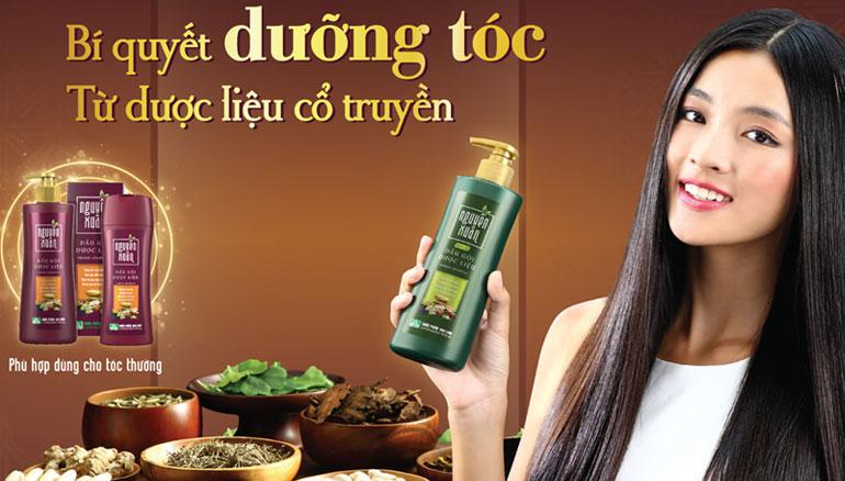 Dầu gội dược liệu Nguyên Xuân xanh