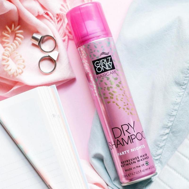 Dầu gội khô Girlz Only Dry Shampoo