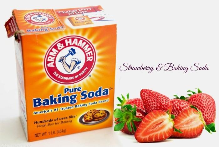 Pha loãng baking soda thành hỗn hợp sau đó nhúng dâu vào dung dịch và chà mạnh vào những vùng răng ố vàng, thực hiện 3 lần 1 tuần, những mảng bám đáng ghét sẽ sớm biến mất trong thời gian tới