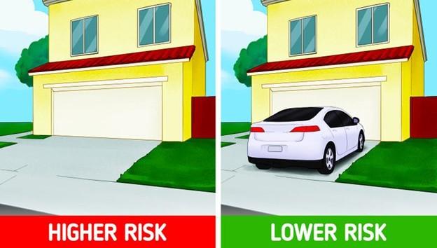Đậu xe trên đường lái xe vào nhà bạn