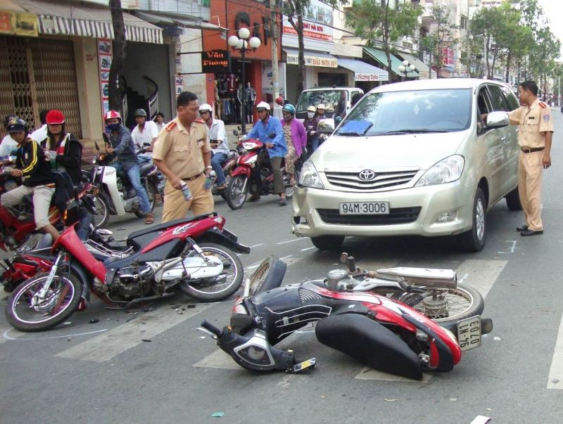 Để xử phạt chủ phương tiện về hành vi không đăng ký sang tên di chuyển cho xe chỉ được thực hiện thông qua công tác điều tra, giải quyết vụ tai nạn giao thông gây hậu quả nghiêm trọng trở lên hoặc qua công tác đăng ký xe