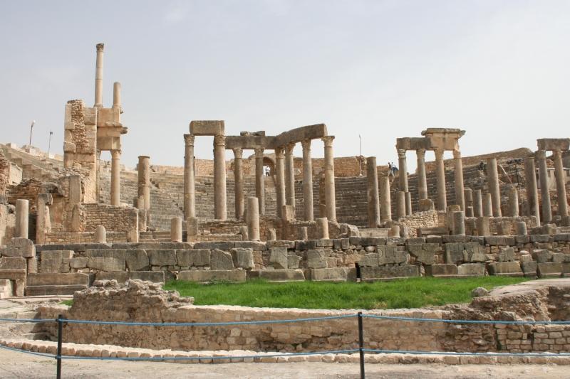 Khu bảo tồn Dougga rộng lớn, lưu giữ nhiều di tích giá trị