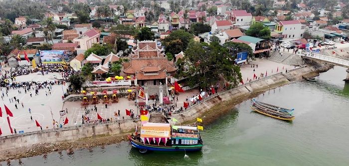 Đền Cờn được xây dựng từ thời nhà Trần, là nơi thờ tự Tứ vị Thánh Nướng.