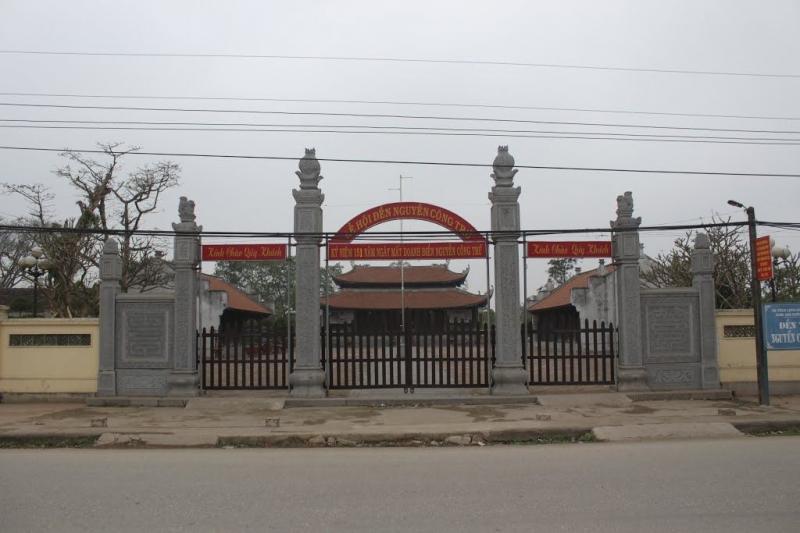 Cổng Đền thờ Nguyễn Công Trứ