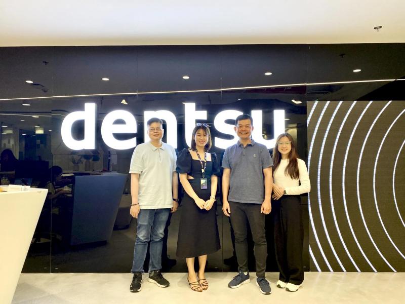 Tập thể thành viên Dentsu Việt Nam