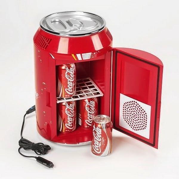 Chiếc tủ lạnh mini USB có hình dáng CocaCola tại Snowing Summer Shop