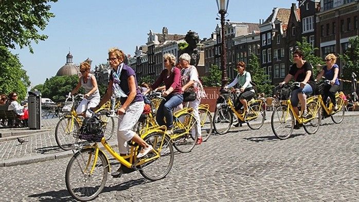 Ở đất nước Hà Lan xinh đẹp, người ta đi xe đạp không phải chỉ để dạo chơi, ngắm cảnh