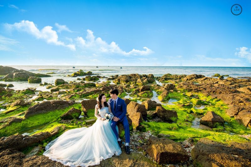 Ảnh cưới chụp tại rạn Nam Ô