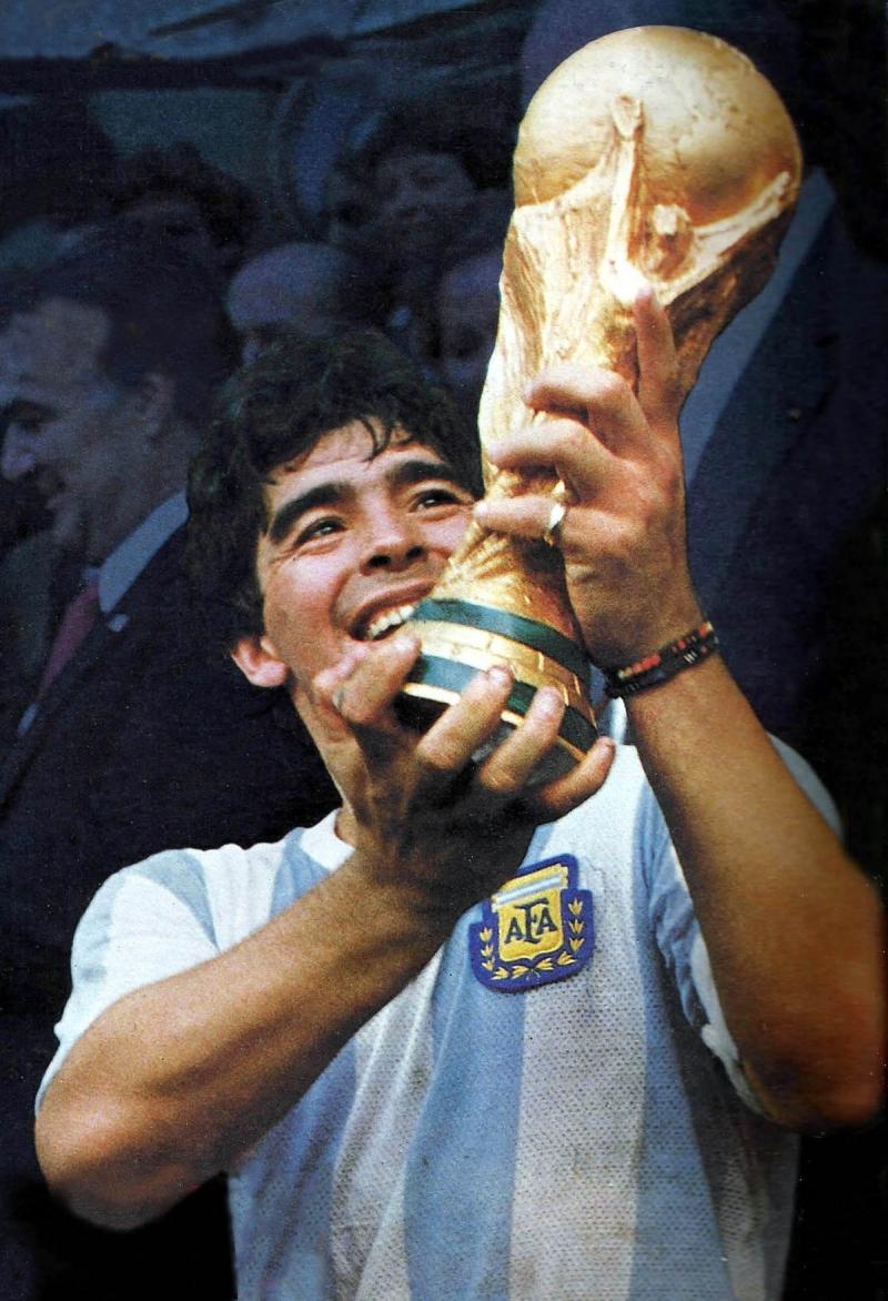 Huyền thoại bóng đá Diego Maradona