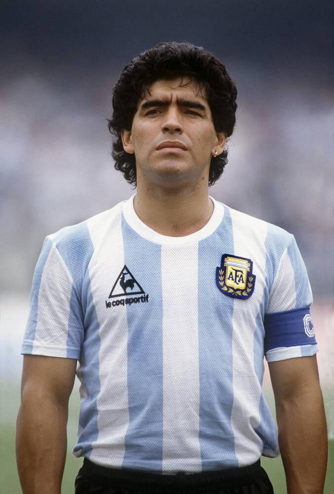 Huyền thoại bóng đá Diego Maradona