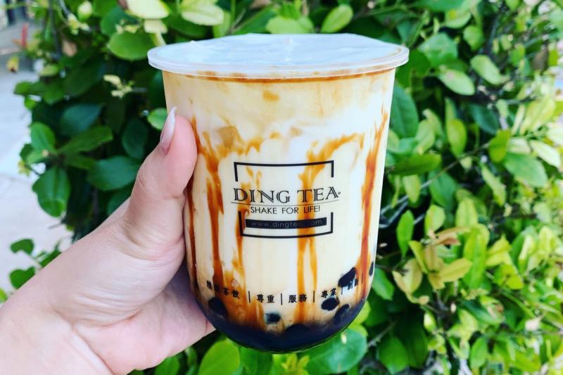 Những ly trà sữa đa đang, nhiều màu sắc và quyến rũ của Ding Tea