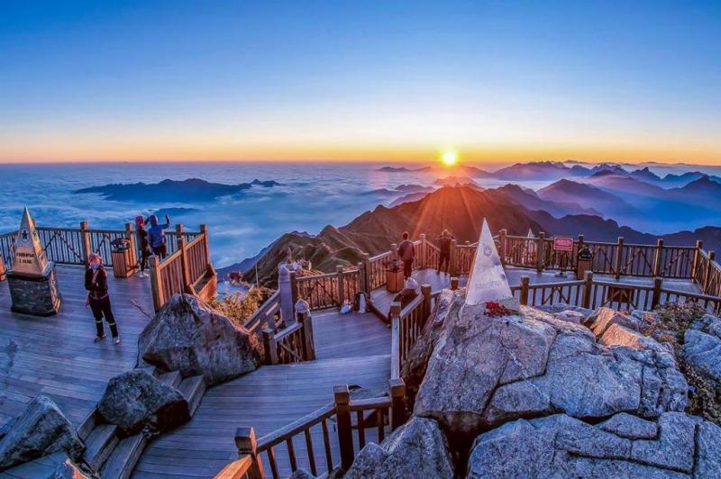 Top 10 Ngọn núi có phong cảnh đẹp nhất Việt Nam 