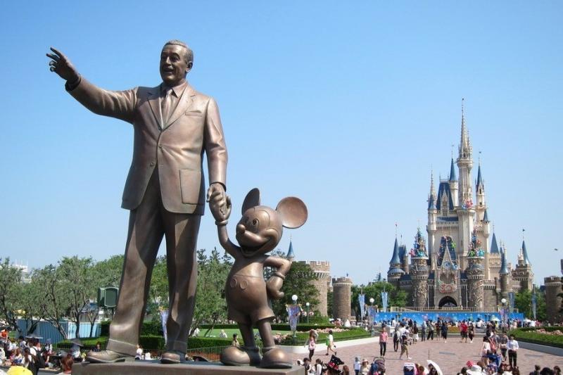 Tokyo Disneyland là công viên Disney đầu tiên ngoài nước Mỹ, là một trong 5 công viên lớn nhất thế giới