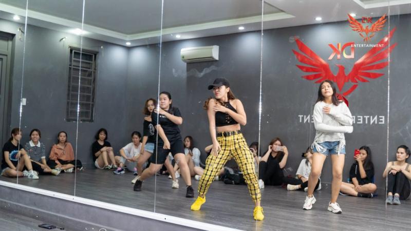 DK DANCE STUDIO