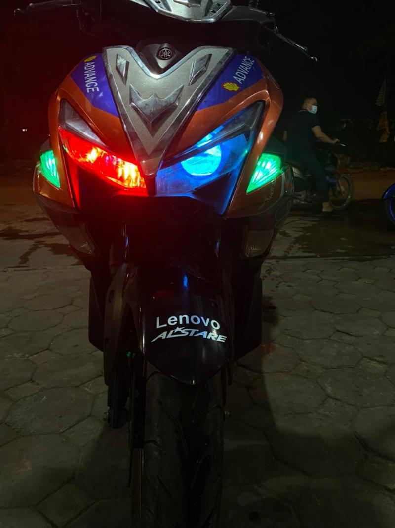 Hình ảnh xe máy được lắp đèn tại Xe Máy Thuận Cường