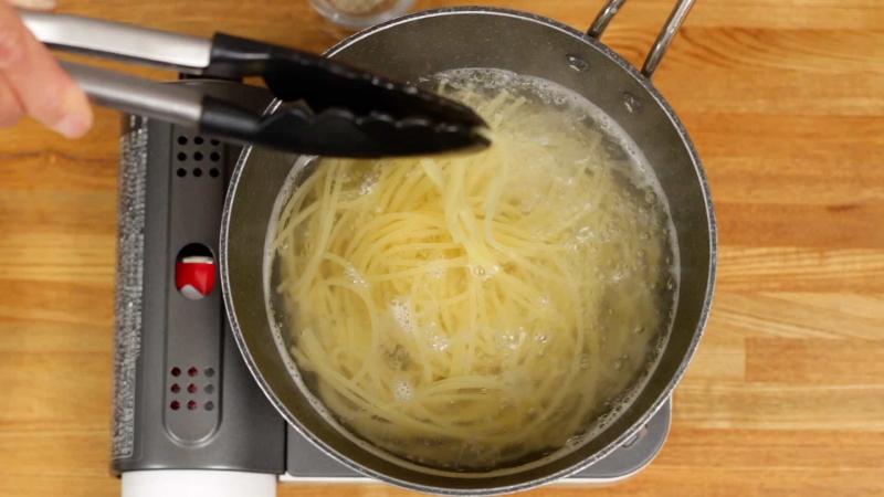Đổ nước nấu mỳ pasta đi