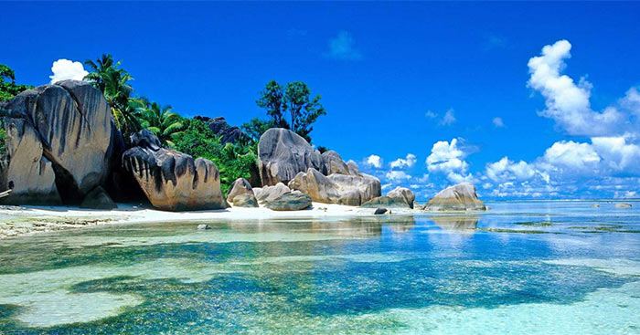 đoạn văn tả một đặc điểm nổi bật của cảnh ao hồ sông suối hoặc biển đảo - mẫu 1