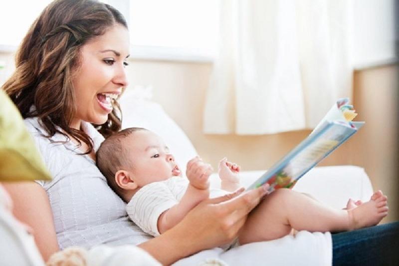 Đọc sách ngay từ đầu cho bé