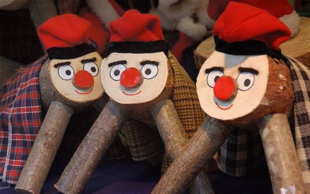 Đón Giáng sinh bằng cách quây quần bên khúc gỗ ở Catalonia, Tây Ban Nha