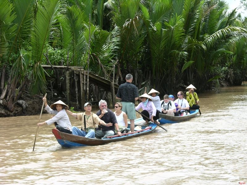 Chèo thuyền loại hình thu hút du khách tham gia