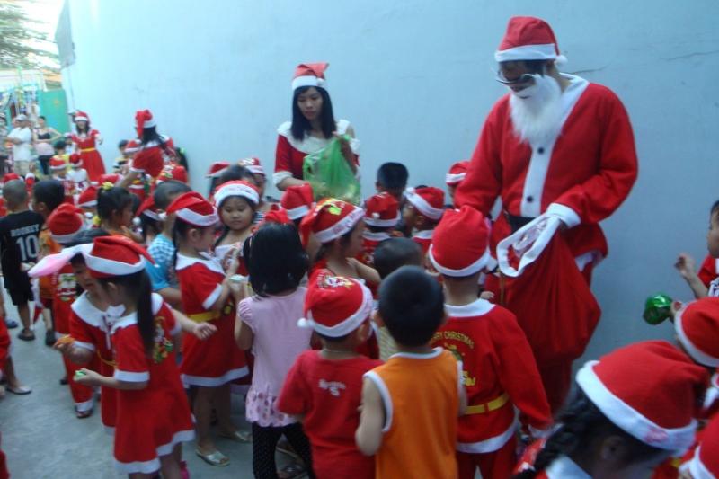 Việc làm thêm giáng sinh phổ biến là đống giả ông già Noel