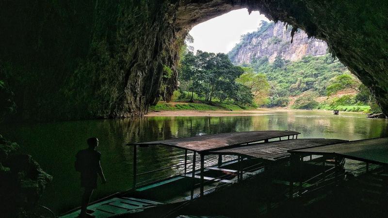 Động Puông