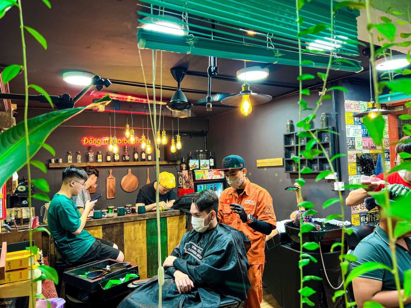 Đông Tây Barbershop