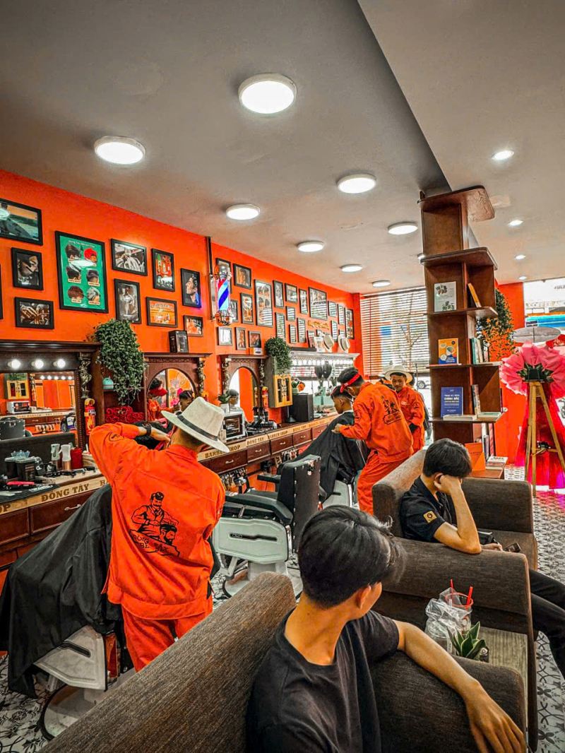 Đông Tây Barbershop