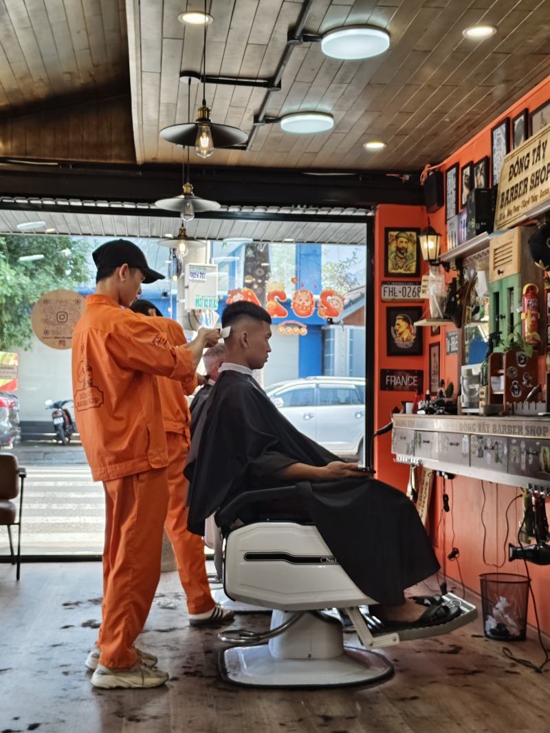 Đông Tây Barbershop Kontum