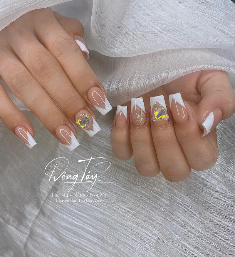 Đông Yury Nail