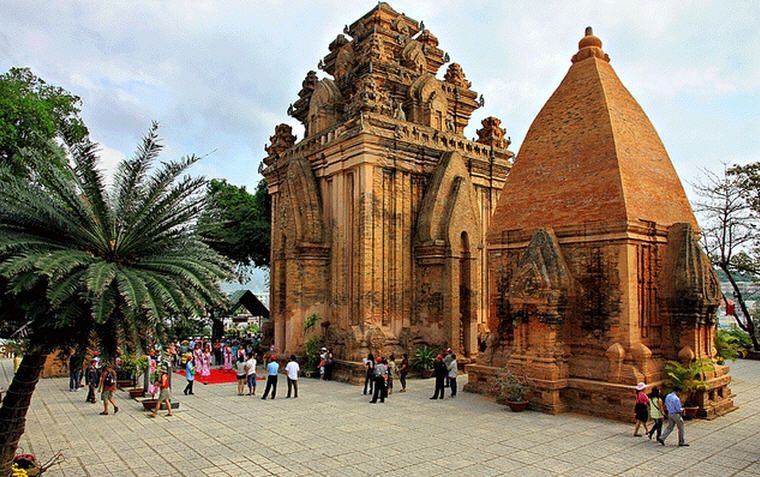 Du lịch Nha Trang thăm Tháp Bà Ponagar
