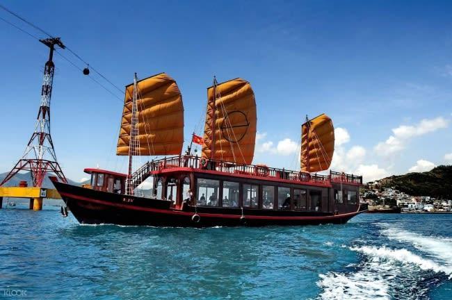 Du Lịch Thuyền Buồm Emperor Cruise