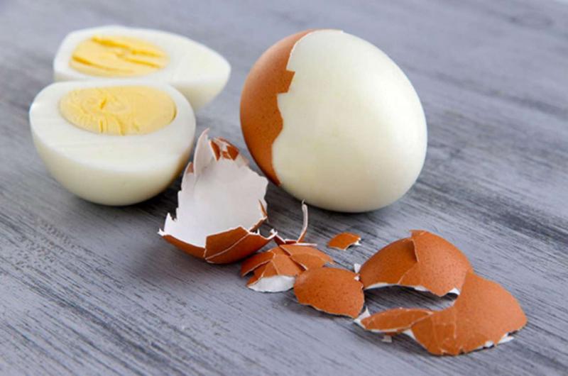 Lòng trắng trứng giúp giảm bọng mắt, sưng mắt