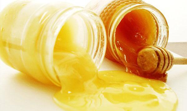 Sữa ong chúa nguyên chất sẽ tan hoàn toàn trong mật ong và không phân lớp.﻿