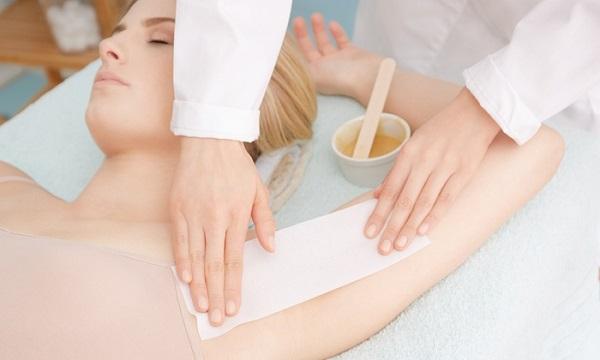 Đừng thay đổi qua lại giữa việc tẩy lông (waxing) và việc cạo lông (shaving)