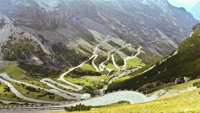 Đường đèo Stelvio ở  Italia