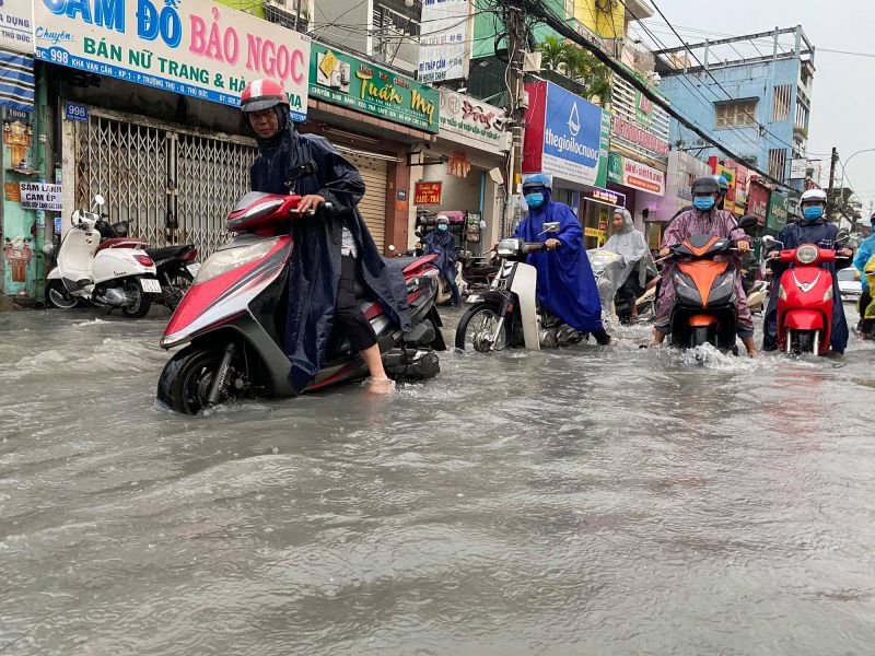 Đoạn đường Kha Vạn Cân vào mùa mưa