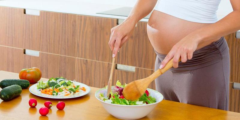 Chế độ ăn hợp lý sẽ giúp mẹ bầu duy trì được trọng lượng lý tưởng