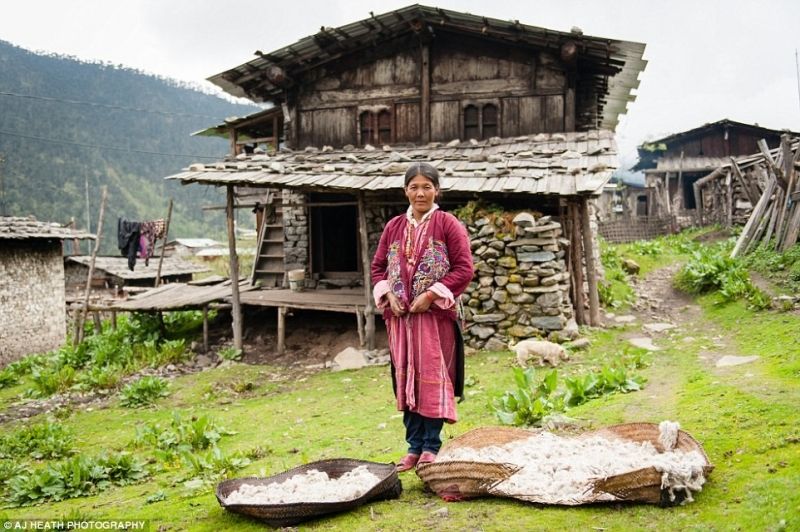 Bhutan có hai ngôn ngữ là Dzongkha và tiếng Anh.