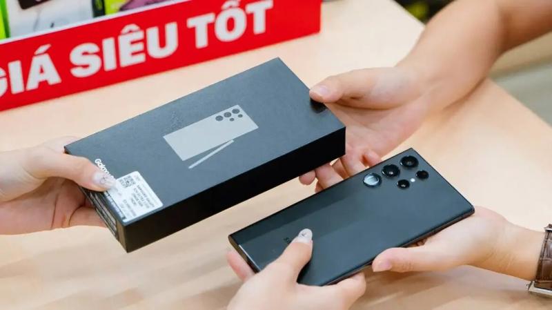 E Hoàng – Táo Store Thu Mua Điện Thoại Cũ Giá Cao Hà Nội.