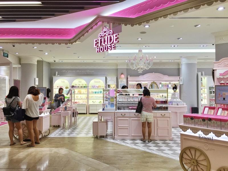 Một showroom của Etude House