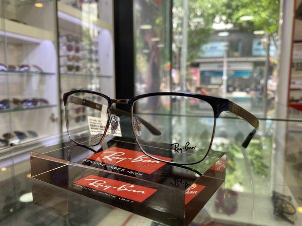 Eyewear Store